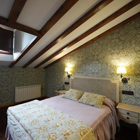 Hotel Rural Y Restaurante, Rinconcito De Gredos Cuevas Del Valle ภายนอก รูปภาพ