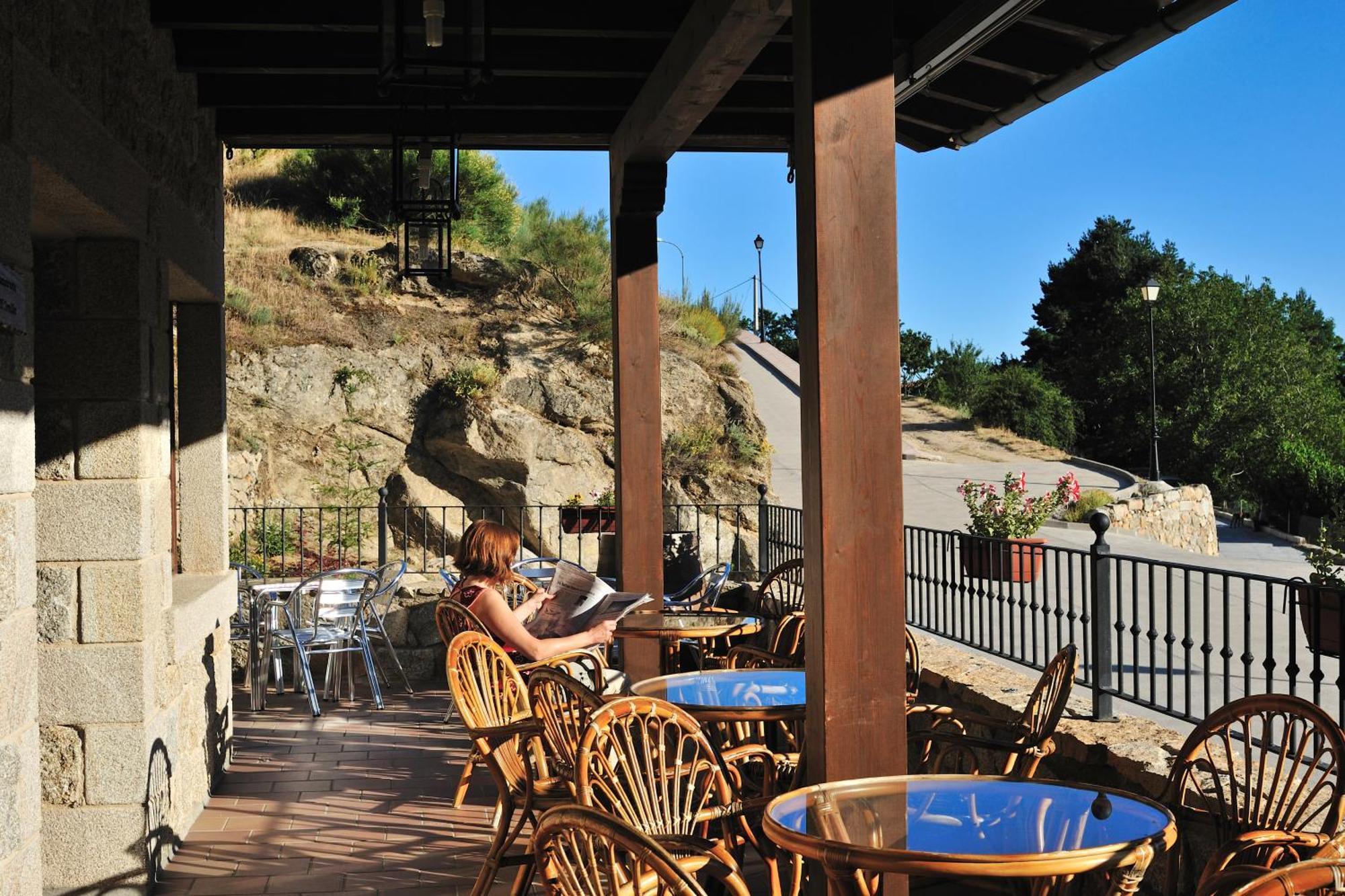 Hotel Rural Y Restaurante, Rinconcito De Gredos Cuevas Del Valle ภายนอก รูปภาพ