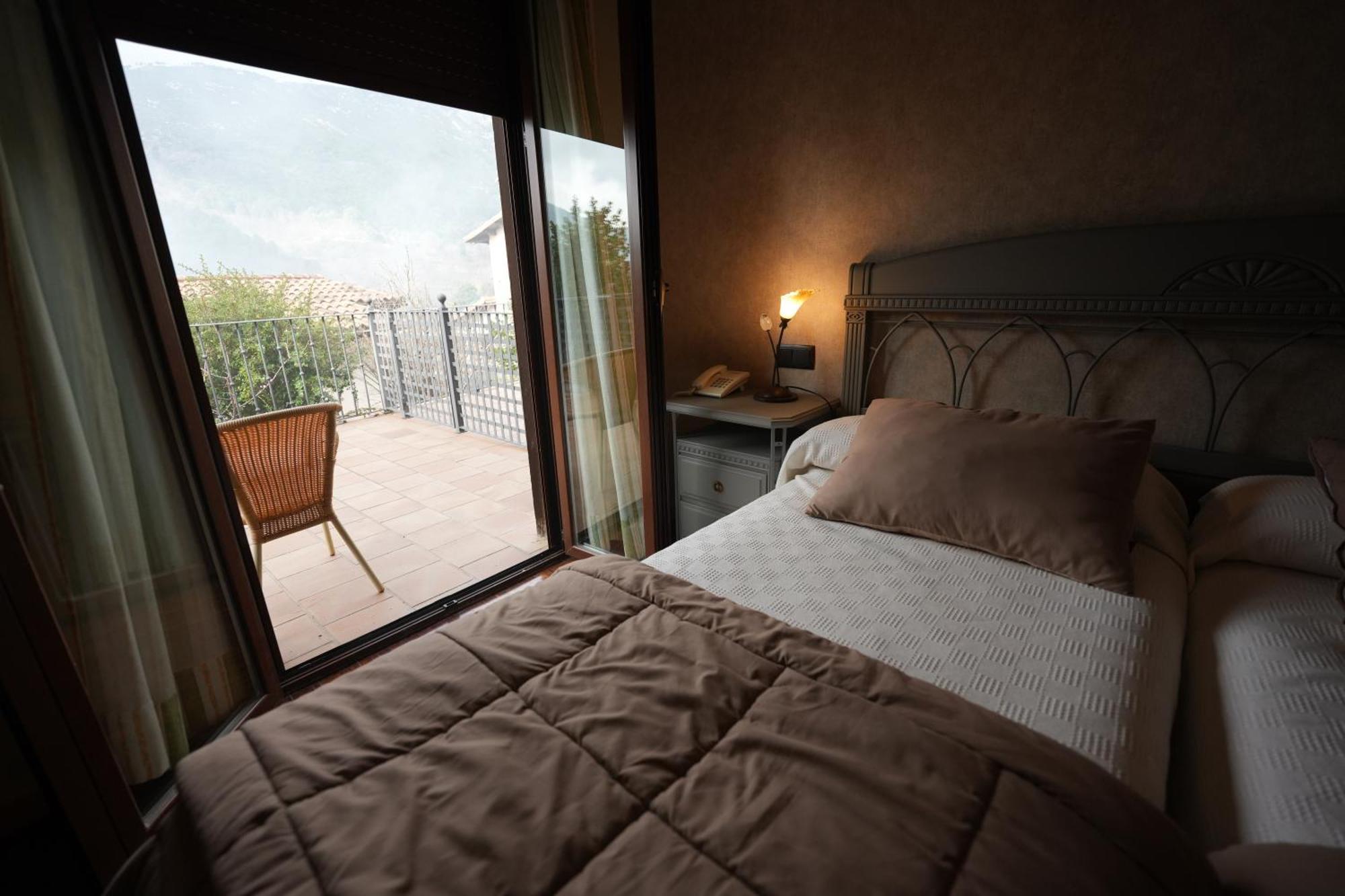 Hotel Rural Y Restaurante, Rinconcito De Gredos Cuevas Del Valle ภายนอก รูปภาพ