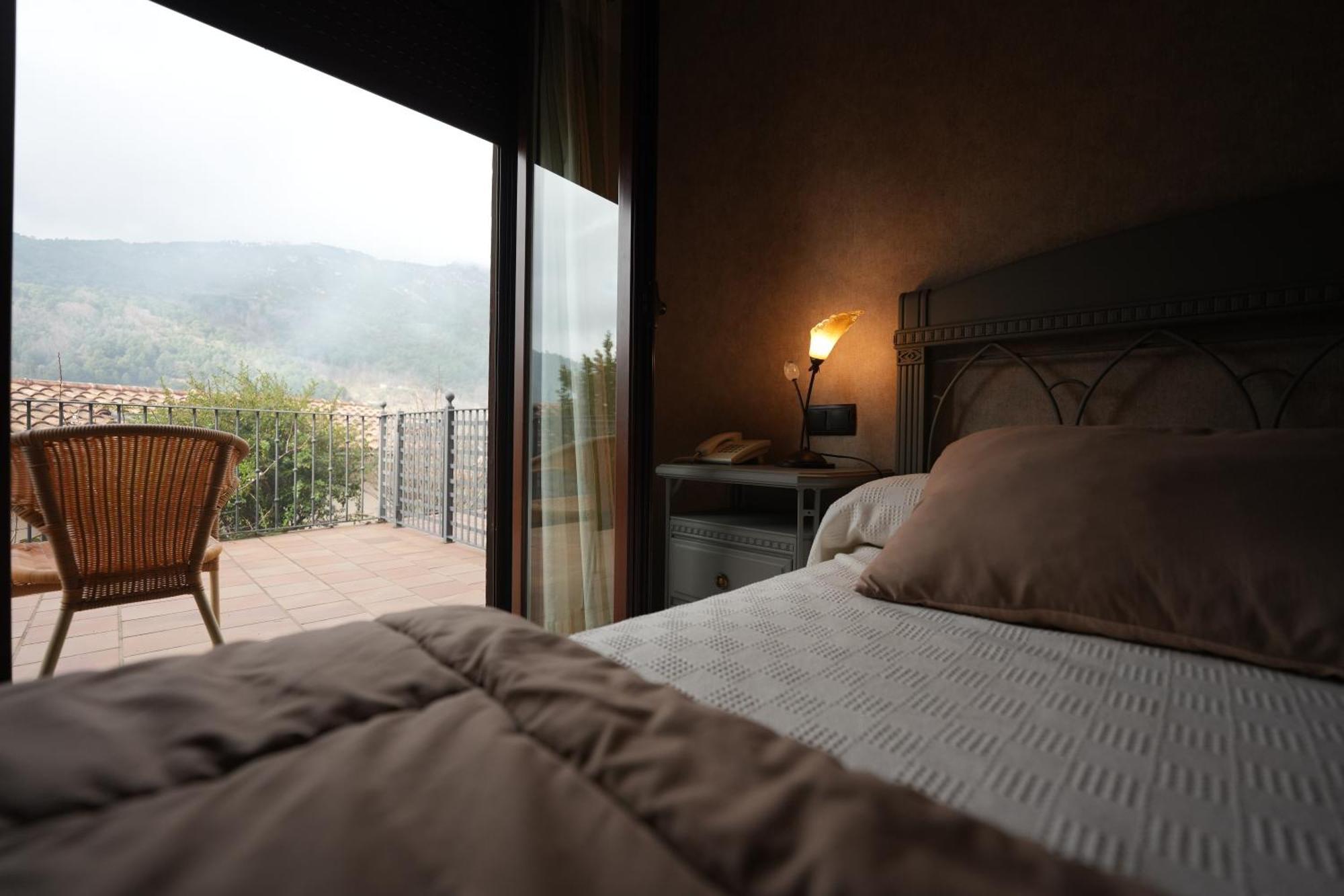 Hotel Rural Y Restaurante, Rinconcito De Gredos Cuevas Del Valle ภายนอก รูปภาพ