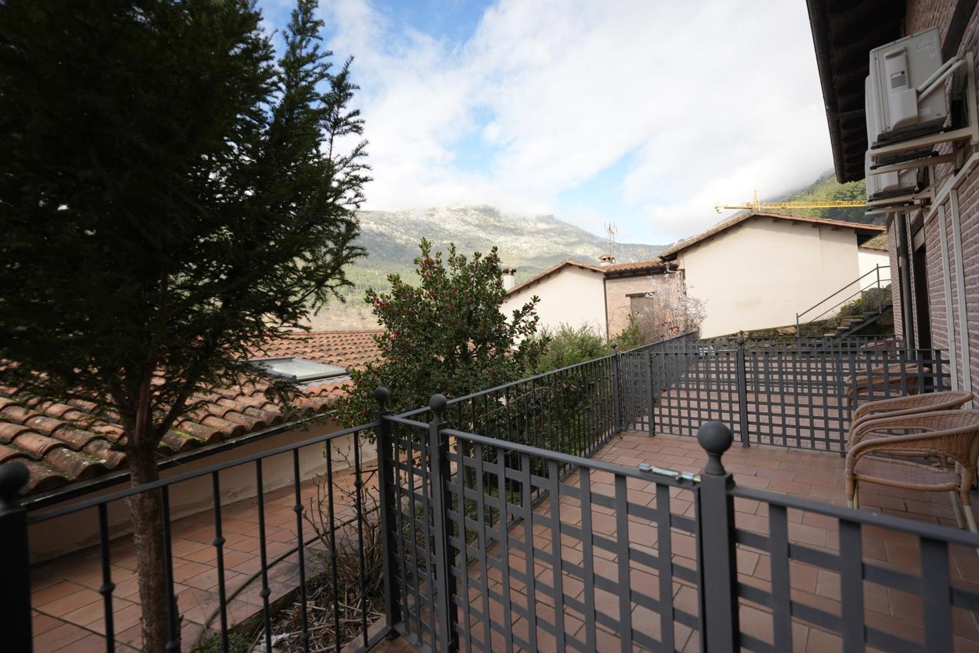 Hotel Rural Y Restaurante, Rinconcito De Gredos Cuevas Del Valle ภายนอก รูปภาพ