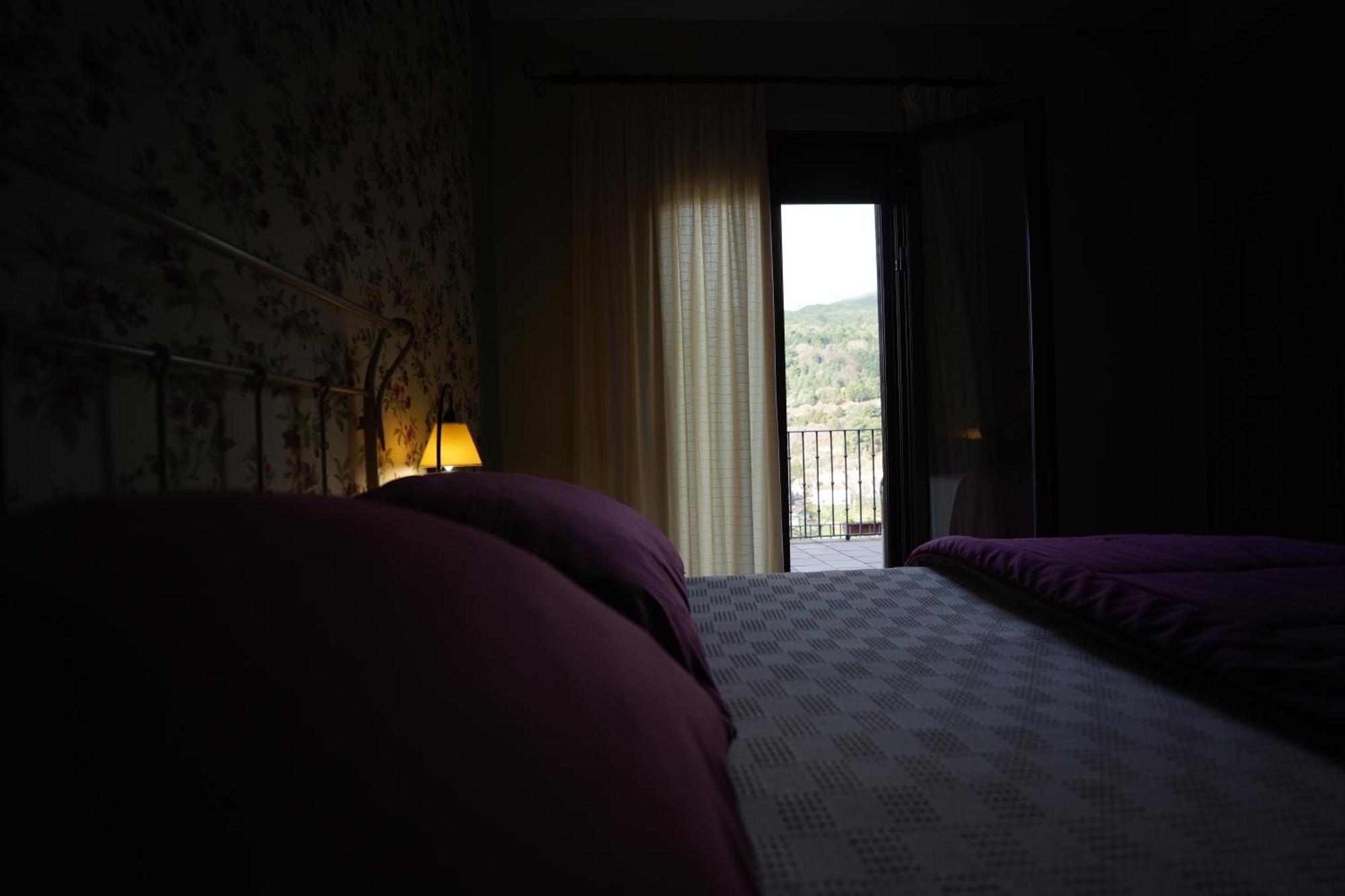 Hotel Rural Y Restaurante, Rinconcito De Gredos Cuevas Del Valle ภายนอก รูปภาพ