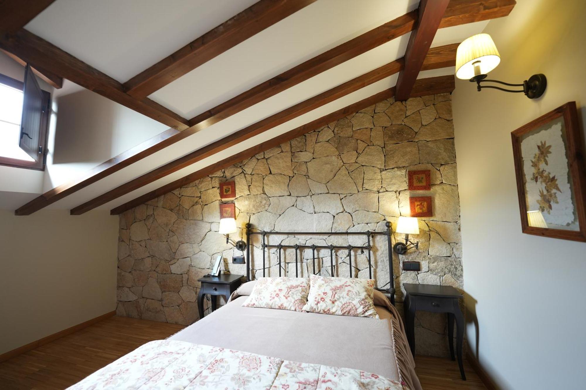 Hotel Rural Y Restaurante, Rinconcito De Gredos Cuevas Del Valle ภายนอก รูปภาพ