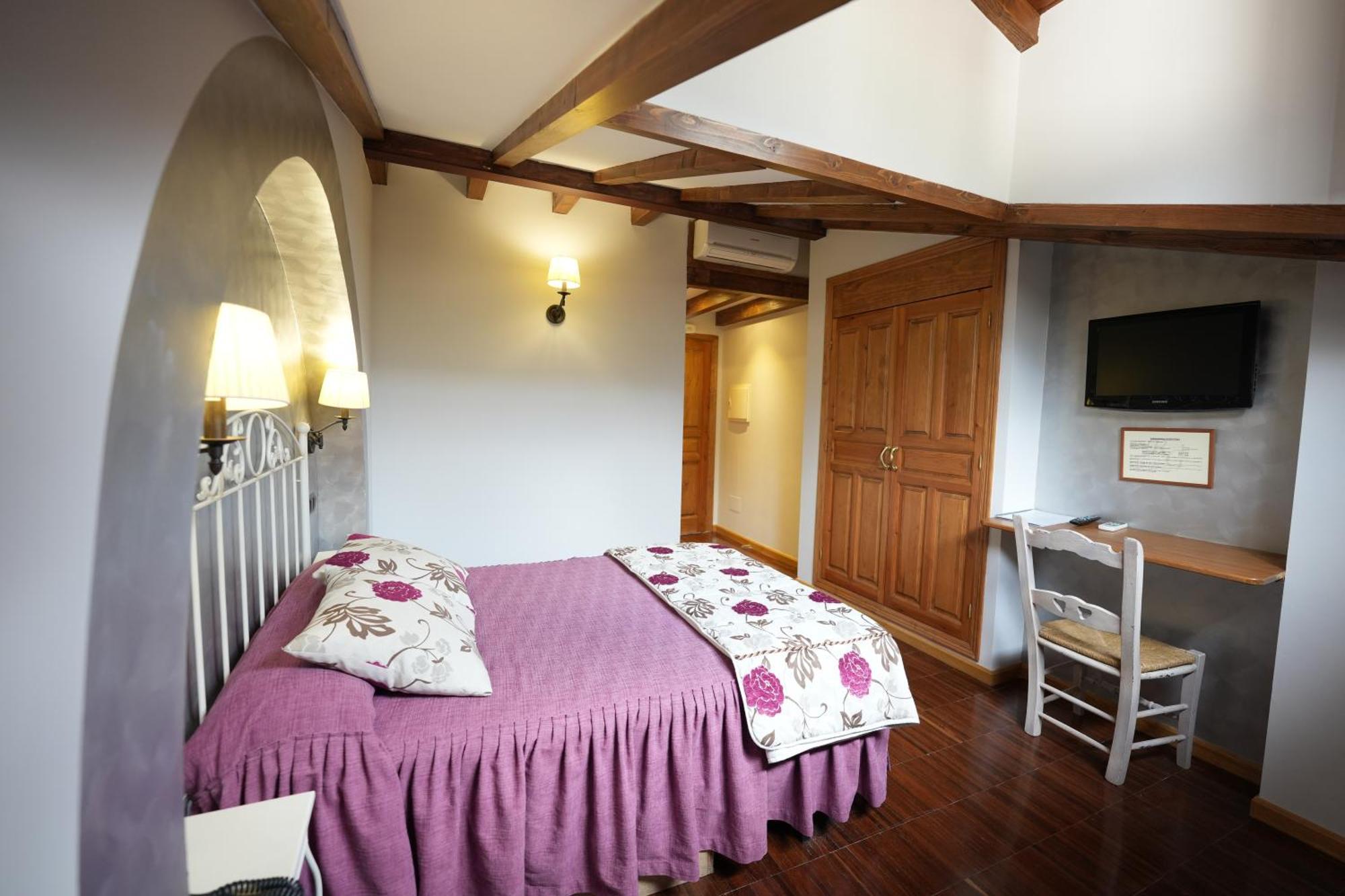 Hotel Rural Y Restaurante, Rinconcito De Gredos Cuevas Del Valle ภายนอก รูปภาพ