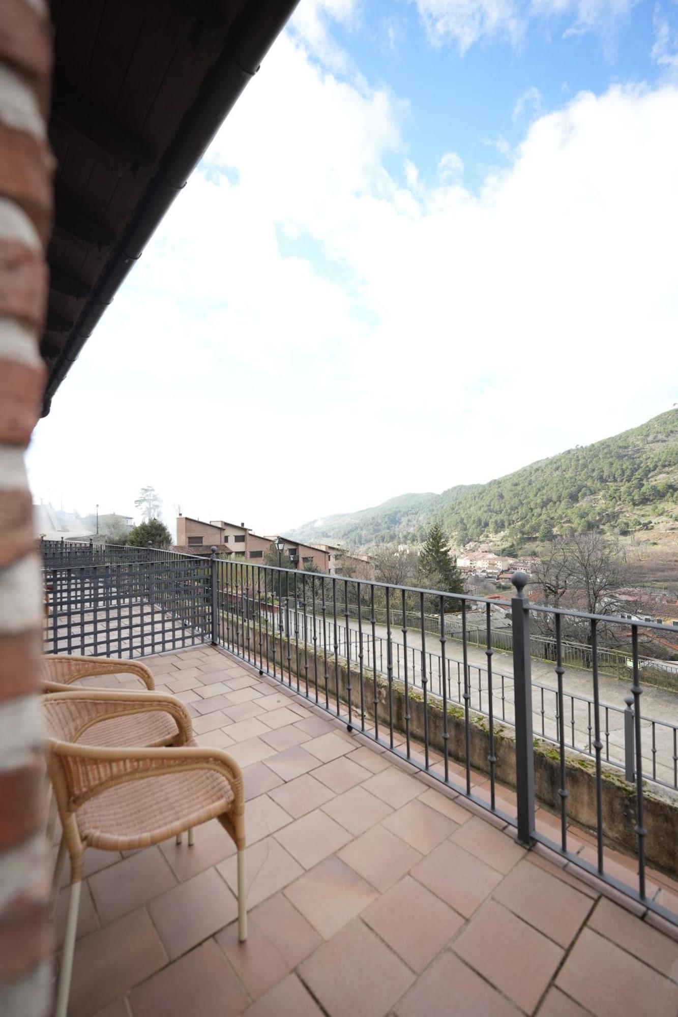 Hotel Rural Y Restaurante, Rinconcito De Gredos Cuevas Del Valle ภายนอก รูปภาพ