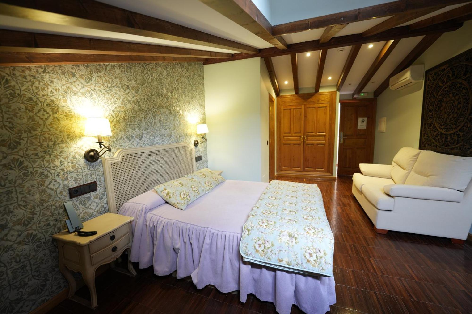 Hotel Rural Y Restaurante, Rinconcito De Gredos Cuevas Del Valle ภายนอก รูปภาพ