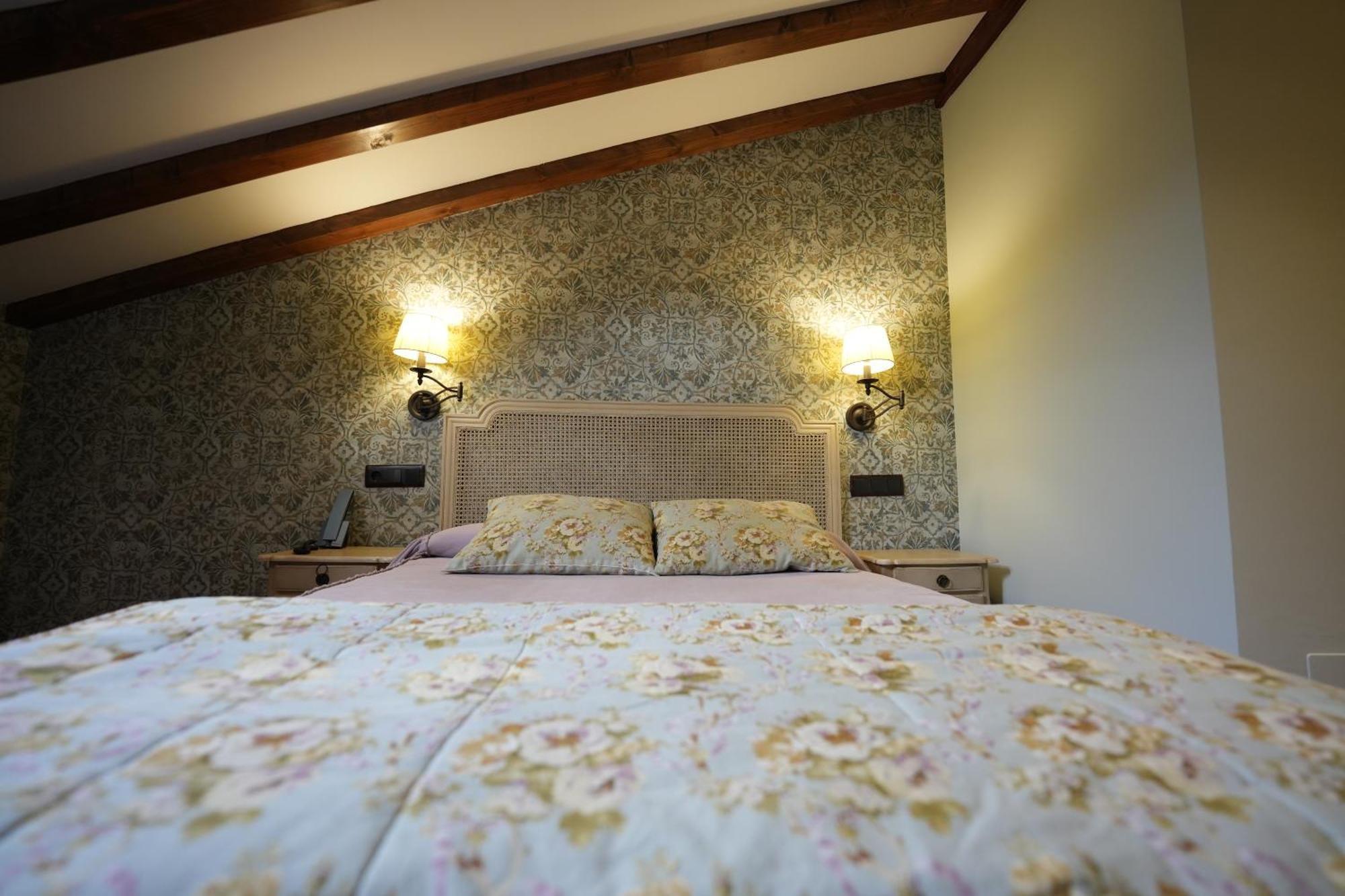 Hotel Rural Y Restaurante, Rinconcito De Gredos Cuevas Del Valle ภายนอก รูปภาพ