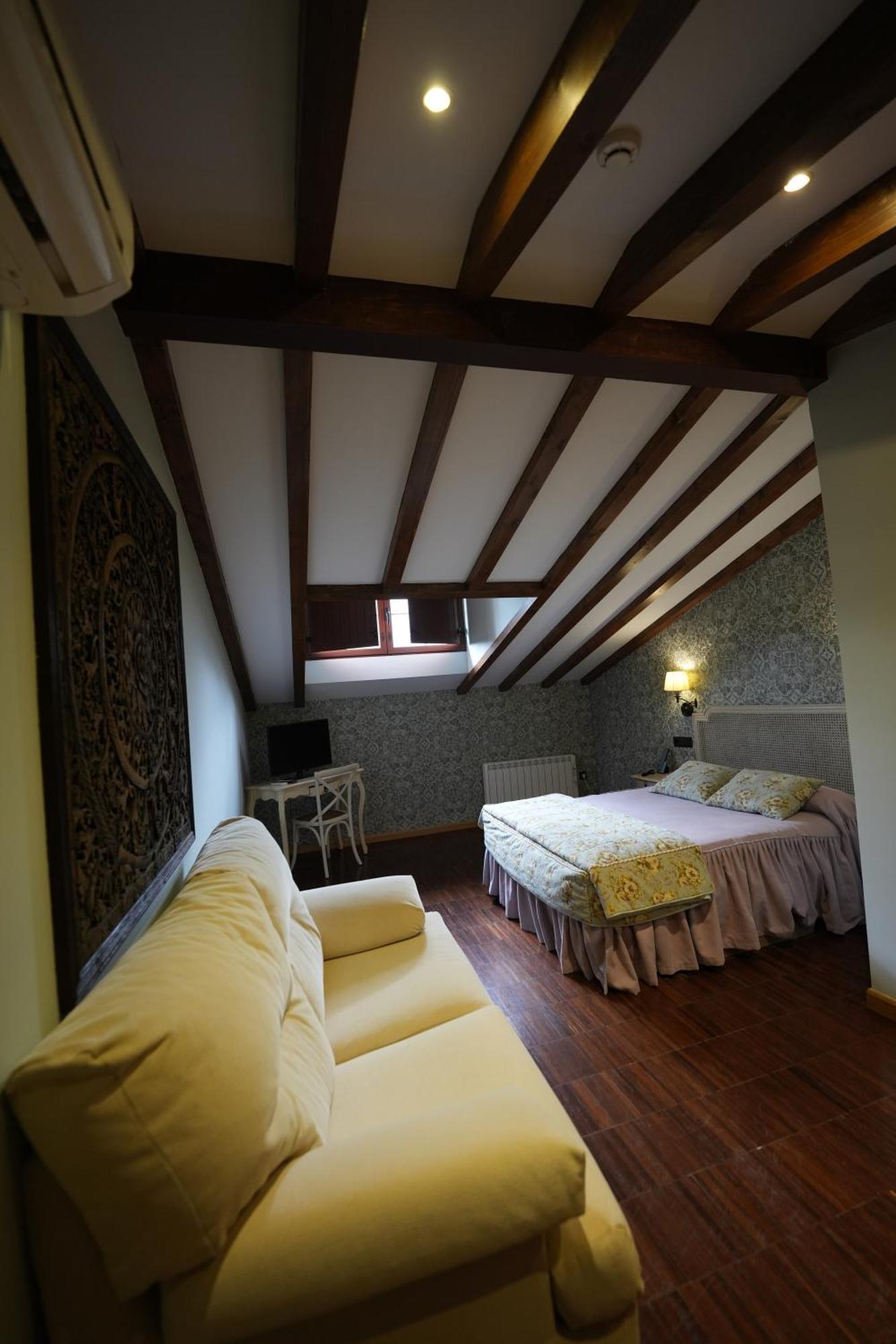 Hotel Rural Y Restaurante, Rinconcito De Gredos Cuevas Del Valle ภายนอก รูปภาพ