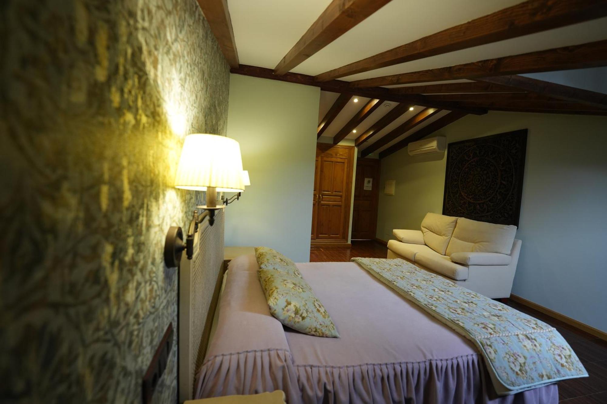 Hotel Rural Y Restaurante, Rinconcito De Gredos Cuevas Del Valle ภายนอก รูปภาพ