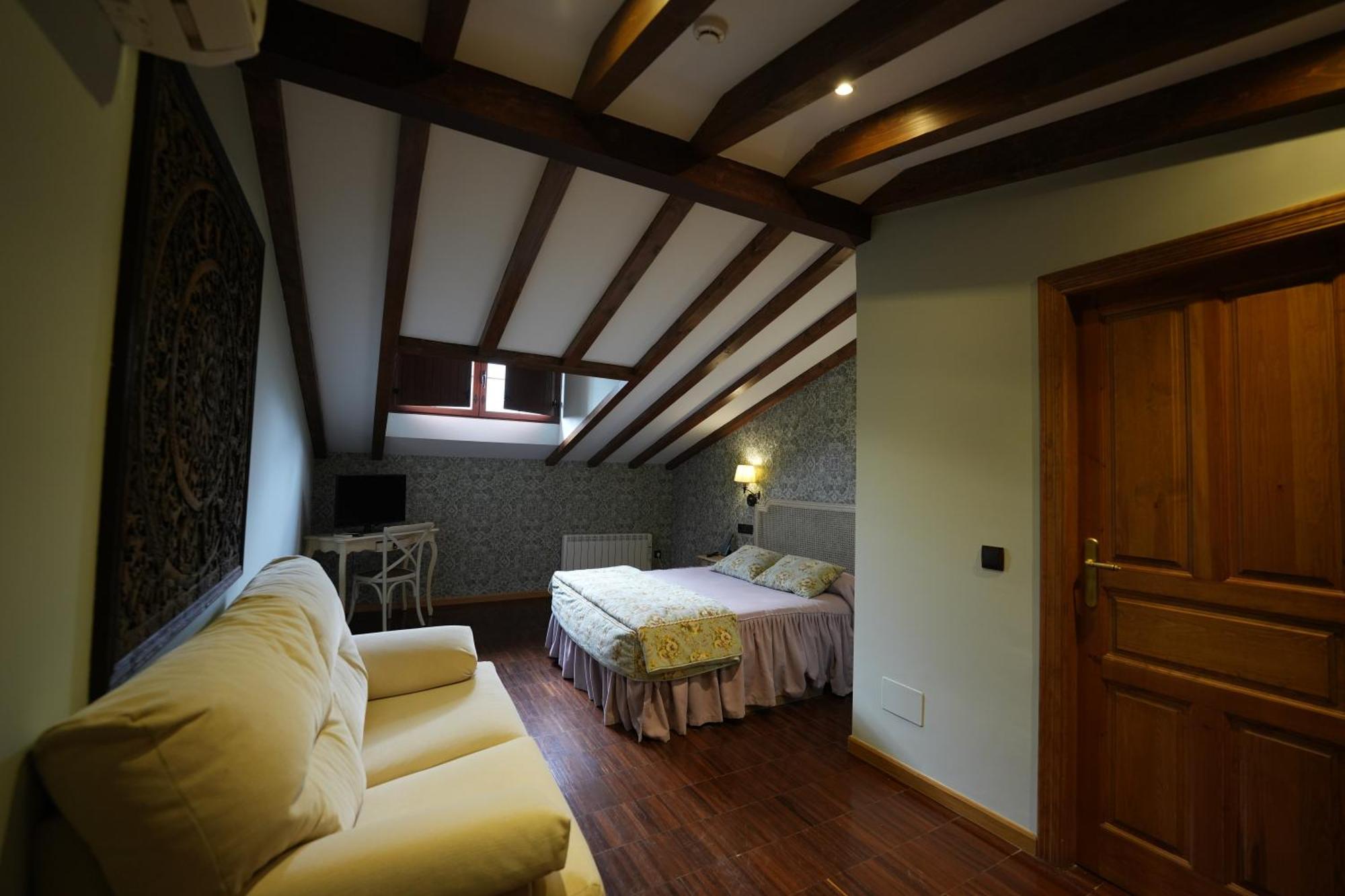 Hotel Rural Y Restaurante, Rinconcito De Gredos Cuevas Del Valle ภายนอก รูปภาพ